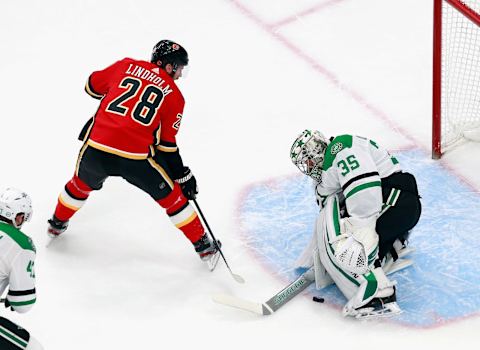 Elias Lindholm #28 of the Calgary Flames(Photo by Jeff Vinnick/Getty Images)