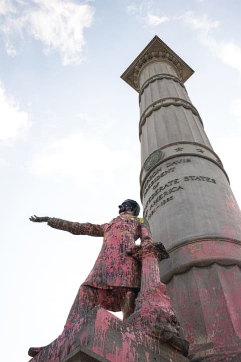 Richmond's Jefferson Davis statue shortly before locals pulled it down.