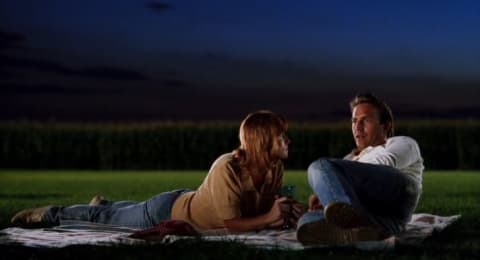 Amy Madigan and Kevin Costner in Field of Dreams (1989).