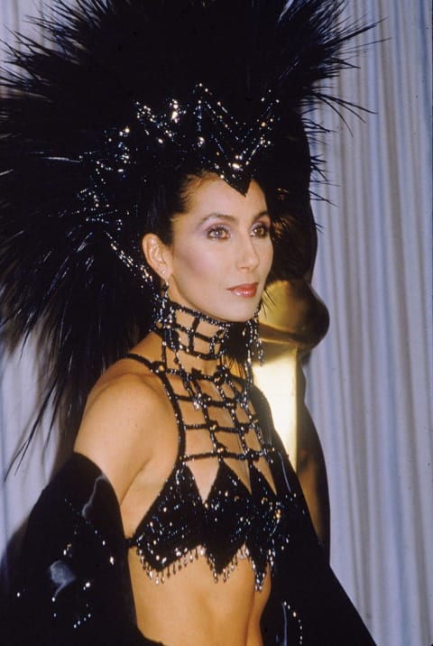 Cher attends the 1986 Academy Awards ceremony.