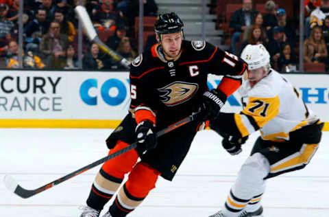 ANAHEIM, CA – JANUARY 17: Ryan Getzlaf #15 of the Anaheim Ducks skates with the puck with pressure from Evgeni Malkin #71 of the Pittsburgh Penguins during the game on January 17, 2018, at Honda Center in Anaheim, California. (Photo by Debora Robinson/NHLI via Getty Images)