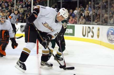 DALLAS: Sean O’Donnell #21 of the Anaheim Ducks battles for the puck against Chris Conner #65 of the Dallas Stars on January 11, 2007, in Dallas, Texas. (Photo by Ronald Martinez/Getty Images)