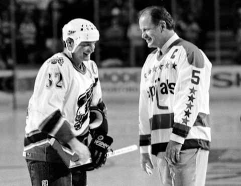 11/26/97 – CREDIT: Joel Richardson/TWP. US AIR CANADIANS BEAT THE CAPITALS ROD LANGWAY SHARES A MOMENT W/ DALE HUNTER AT CEREMONY TO RETIRE HIS NUMBER 5 (Photo by Joel Richardson/The Washington Post/Getty Images)