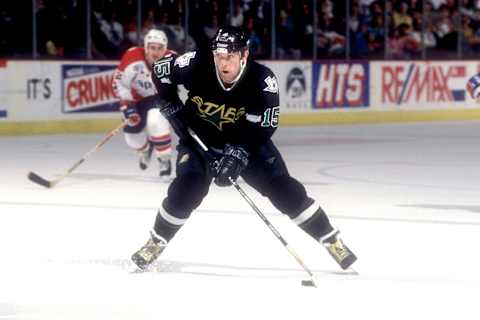 LANDOVER, MD – APRIL 3: Dave Gagner #15 of the Dallas Stars skates with the puck during a hockey game against the Washington Capitals on April 3, 1994 at USAir Arena in Landover, Maryland. The Stars won 6-3. (Photo by Mitchell Layton/Getty Images)