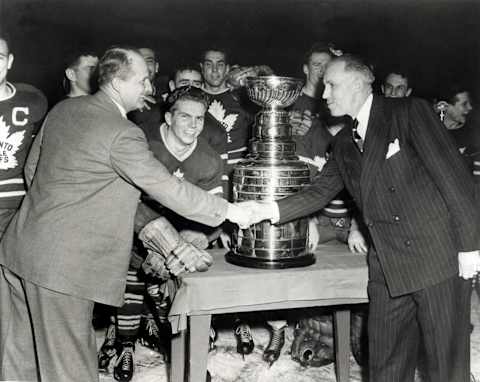 Toronto Maple Leafs 1949 head coach Hap Day shakes hands with NHL President Clarence Campbell (Photo by B Bennett/Getty Images)