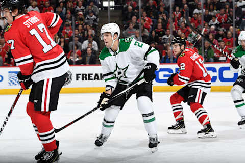 CHICAGO, IL – FEBRUARY 24: Ben Lovejoy #21 of the Dallas Stars watches for the puck in between Dylan Strome #17 and Alex DeBrincat #12 of the Chicago Blackhawks in the first period at the United Center on February 24, 2019 in Chicago, Illinois. (Photo by Bill Smith/NHLI via Getty Images)