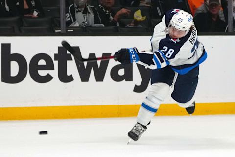 Winnipeg Jets, Nathan Beaulieu (28). Mandatory Credit: Kirby Lee-USA TODAY Sports