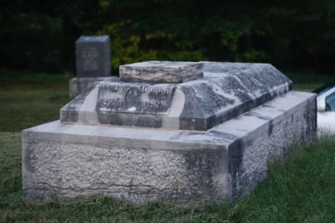 Lon Dorsa's grave at Deepwood Cemetery in Nevada, Missouri.