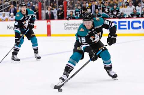 PITTSBURGH, PA – DECEMBER 17: Anaheim Ducks Right Wing Ondrej Kase (25) skates with the puck during the second period in the NHL game between the Pittsburgh Penguins and the Anaheim Ducks on December 17, 2018, at PPG Paints Arena in Pittsburgh, PA. (Photo by Jeanine Leech/Icon Sportswire via Getty Images)