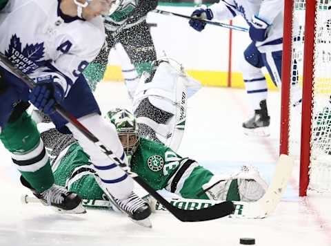 DALLAS, TX – OCTOBER 09: Ben Bishop #30 of the Dallas Stars makes a save in front of John Tavares #91 of the Toronto Maple Leafs . (Photo by Ronald Martinez/Getty Images)