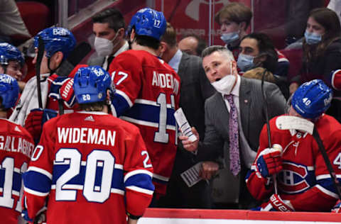 MONTREAL, QC – APRIL 15: Interim head coach of the Montreal Canadiens, Martin St. Louis, speaks with Chris Wideman #20 during the third period against the New York Islanders at Centre Bell on April 15, 2022 in Montreal, Canada. The New York Islanders defeated the Montreal Canadiens 3-0. (Photo by Minas Panagiotakis/Getty Images)