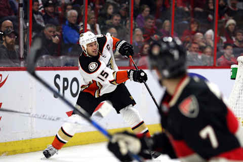 OTTAWA, ON – DECEMBER 22: Anaheim Ducks center Ryan Getzlaf (15) on the penalty kill fires the puck down the ice during a game between the Anaheim Ducks and Ottawa Senators on December 22, 2016, at Canadian Tire Centre in Ottawa, On. (Photo by Jason Kopinski/Icon Sportswire via Getty Images)