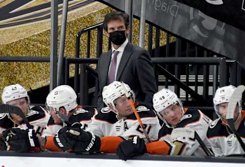 Head coach Dallas Eakins of the Anaheim Ducks (Photo by Ethan Miller/Getty Images)