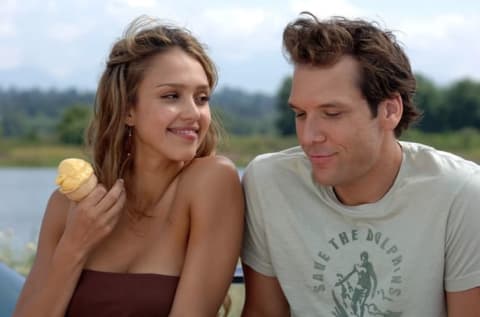 Jessica Alba and Dane Cook in Good Luck Chuck (2007).