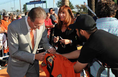 ANAHEIM, CA: Anaheim Ducks owners Henry and Susan Samueli signing autographs on the orange carpet during opening night ceremonies before a game between the Ducks and the Arizona Coyotes, on October 5, 2017. (Photo by John Cordes/Icon Sportswire via Getty Images)