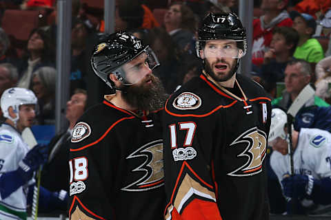 ANAHEIM, CA – MARCH 5: Patrick Eaves #18 of the Anaheim Ducks chats with teammate Ryan Kesler #17 (Photo by Debora Robinson/NHLI via Getty Images)