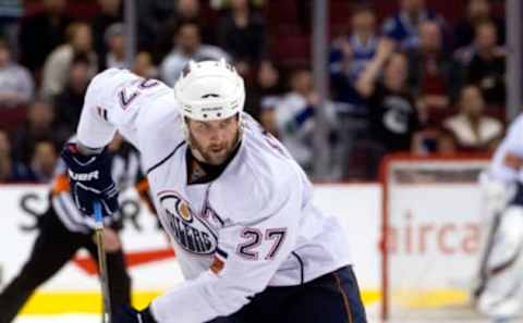 VANCOUVER, CANADA – JANUARY 07: Dustin Penner #27 of the Edmonton Oilers skates with the puck during NHL action against the Vancouver Canucks on January 07, 2011 at Rogers Arena in Vancouver, BC, Canada. (Photo by Rich Lam/Getty Images)