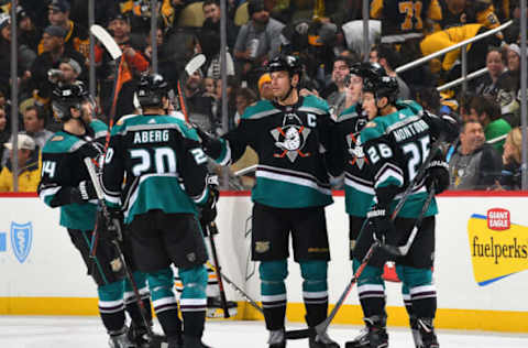 PITTSBURGH, PA – DECEMBER 17: Ryan Getzlaf #15 of the Anaheim Ducks celebrates his empty-net goal with teammates during the third period against the Pittsburgh Penguins at PPG Paints Arena on December 17, 2018, in Pittsburgh, Pennsylvania. (Photo by Joe Sargent/NHLI via Getty Images)