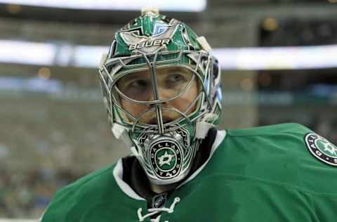 Oct 20, 2016; Dallas, TX, USA; Dallas Stars goalie Kari Lehtonen (32) at the bench during a time out in the third period against the Los Angeles Kings at American Airlines Center. Los Angeles won 4-3 in overtime. Mandatory Credit: Tim Heitman-USA TODAY Sports