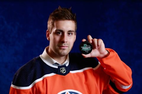 DALLAS, TX – JUNE 22: Evan Bouchard poses for a portrait after being selected tenth overall by the Edmonton Oilers during the first round of the 2018 NHL Draft at American Airlines Center on June 22, 2018 in Dallas, Texas. (Photo by Jeff Vinnick/NHLI via Getty Images)