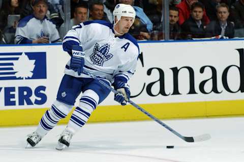 TORONTO – APRIL 14: Gary Roberts #7 of the Toronto Maple Leafs . (Photo By Dave Sandford/Getty Images/NHLI)