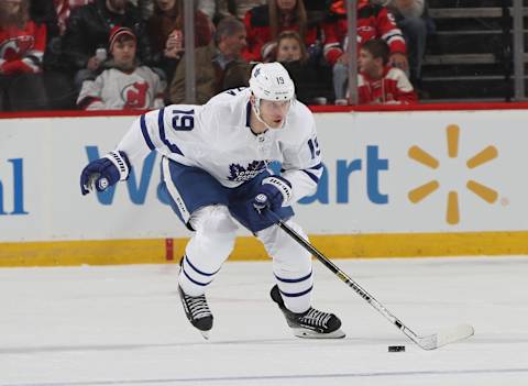 NEWARK, NEW JERSEY – DECEMBER 27: Jason Spezza #19 of the Toronto Maple Leafs . (Photo by Bruce Bennett/Getty Images)