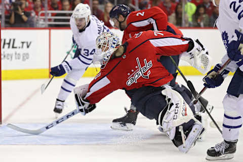 WASHINGTON, DC – OCTOBER 13: Goalie Braden Holtby #70 of the Washington Capitals cannot make a save on a goal by Auston Matthews #34 of the Toronto Maple Leafs. (Photo by Patrick Smith/Getty Images)