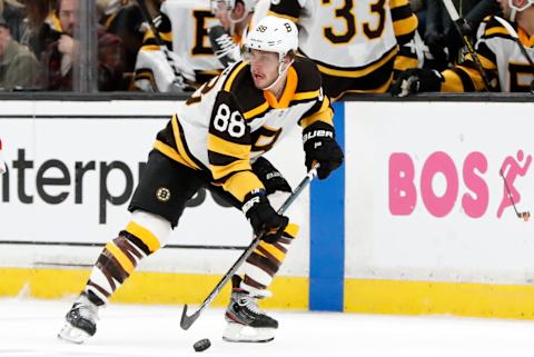 BOSTON, MA – MARCH 27: Boston Bruins right wing David Pastrnak (88) looks for a trailer during a game between the Boston Bruins and the New York Rangers on March 27, 2019, at TD Garden in Boston, Massachusetts. (Photo by Fred Kfoury III/Icon Sportswire via Getty Images)