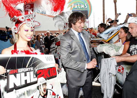 LAS VEGAS – JUNE 18: Alexander Ovechkin of the Washington Capitals is escorted by showgirls as he arrives at the 2009 NHL Awards at the Palms Casino Resort on June 18, 2009 in Las Vegas, Nevada. (Photo by Ethan Miller/Getty Images)