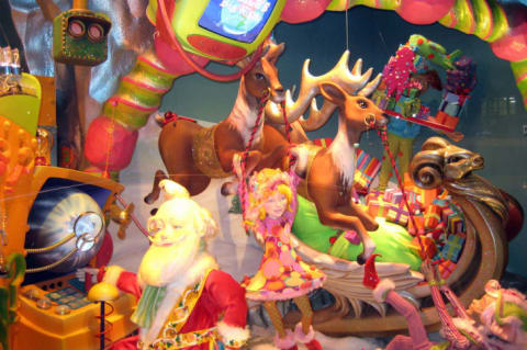 A Macy's 2007 holiday window display.