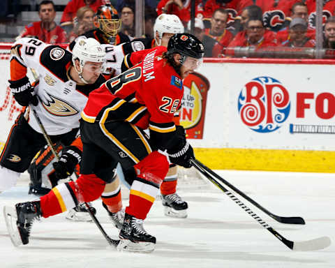 CALGARY, AB – FEBRUARY 22: Elias Lindholm #28 of the Calgary Flames skates against the Anaheim Ducks during an NHL game on February 22, 2019 at the Scotiabank Saddledome in Calgary, Alberta, Canada. (Photo by Gerry Thomas/NHLI via Getty Images)