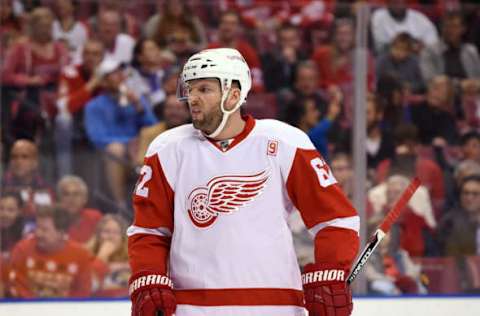 NHL Trade Rumors: Detroit Red Wings left wing Thomas Vanek (62) reacts during the first period against the Florida Panthers at BB&T Center. Mandatory Credit: Steve Mitchell-USA TODAY Sports