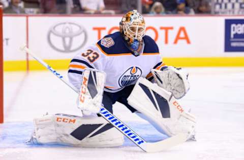 VANCOUVER, BC – SEPTEMBER 18: Edmonton Oilers goaltender Cam Talbot (33) tracks the puck during their NHL preseason game against the Vancouver Canucks at Rogers Arena on September 18, 2018 in Vancouver, British Columbia, Canada. Edmonton won 4-2. (Photo by Derek Cain/Icon Sportswire via Getty Images)