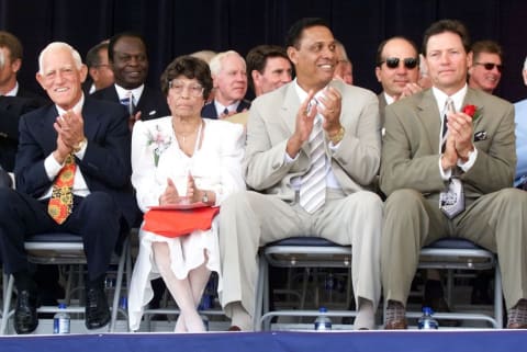 Nettie Stearnes (2nd L), wife of Turkey Stearnes, (Photo credit should read DON EMMERT/AFP via Getty Images)