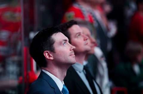 On January 7, 2019, Chicago Blackhawks head coach Jeremy Colliton looks up from the bench during action against the Calgary Flames at the United Center in Chicago, Ill. (Armando L. Sanchez/Chicago Tribune/TNS via Getty Images)