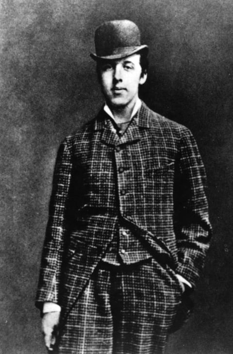 Oscar Wilde wearing a bowler hat in 1885.