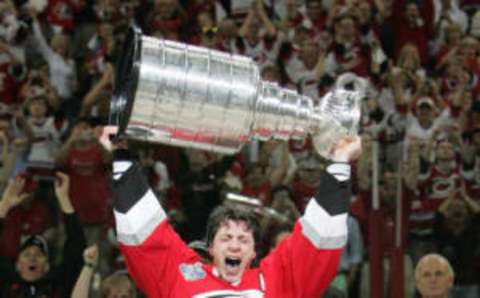 RALEIGH, NC – JUNE 19: Rod Brind’Amour #17 of the Carolina Hurricanes hoists the Stanley Cup after the Hurricanes defeated the Edmonton Oilers in game seven of the 2006 NHL Stanley Cup Finals on June 19, 2006 at the RBC Center in Raleigh, North Carolina. The Hurricanes defeated the Oilers 3-1 to win the series 4-3. (Photo by Jim McIsaac/Getty Images)