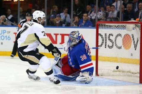 Apr 19, 2016; New York, NY, USA; Pittsburgh Penguins center Matt Cullen (7) scores against New York Rangers goalie Henrik Lundqvist (30) during the third period of game three of the first round of the 2016 Stanley Cup Playoffs at Madison Square Garden. Mandatory Credit: Brad Penner-USA TODAY Sports