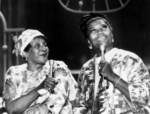 Moms Mabley (left) with Pearl Bailey in 1971