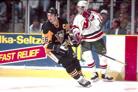 Pittsburgh Penguins Mario Lemieux breaks away from Devils Eric Weinrich. (Photo by Steve Crandall/Getty Images)