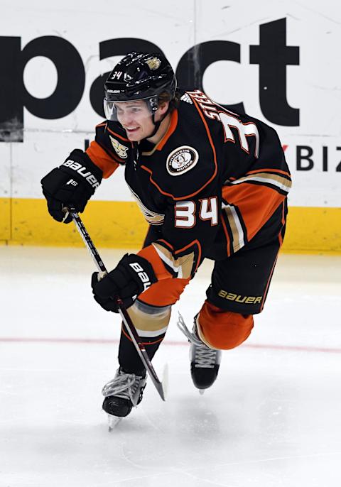 ANAHEIM, CA – OCTOBER 30: Anaheim Ducks center Sam Steel (34) in action during the third period of a game against the Philadelphia Flyers played on October 30, 2018, at the Honda Center in Anaheim, CA. (Photo by John Cordes/Icon Sportswire via Getty Images)