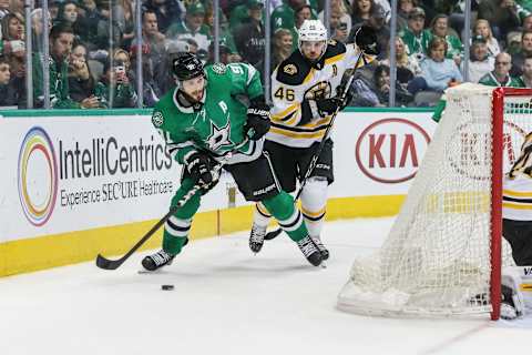 DALLAS, TX – MARCH 23: Dallas Stars center Tyler Seguin (91) skates with the puck behind the net with Boston Bruins center David Krejci (46) chasing him during the game between the Dallas Stars and the Boston Bruins on March 23, 2018 at the American Airlines Center in Dallas, Texas. Boston defeats the Stars 3-2. (Photo by Matthew Pearce/Icon Sportswire via Getty Images)