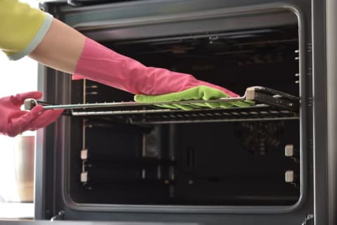 cleaning an oven