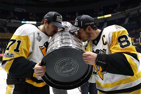 Evgeni Malkin, Sidney Crosby, Pittsburgh Penguins (Photo by Bruce Bennett/Getty Images)