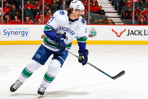 CALGARY, AB – DECEMBER 09: Loui Eriksson #21 of the Vancouver Canucks in a NHL game against the Vancouver Canucks at the Scotiabank Saddledome on December 09, 2017 in Calgary, Alberta, Canada. (Photo by Gerry Thomas/NHLI via Getty Images)