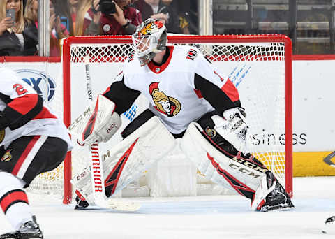 GLENDALE, AZ – OCTOBER 30: Mike Condon #1 of the Ottawa Senators gets ready to make a save against the Arizona Coyotes at Gila River Arena on October 30, 2018 in Glendale, Arizona. (Photo by Norm Hall/NHLI via Getty Images)