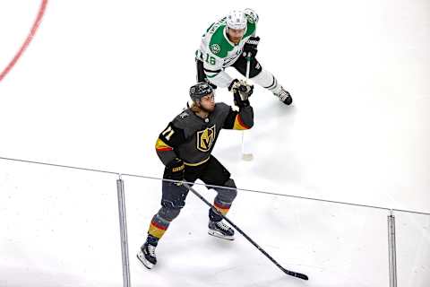 William Karlsson #71 of the Vegas Golden Knights catches the puck against Joe Pavelski #16 of the Dallas Stars. (Photo by Bruce Bennett/Getty Images)