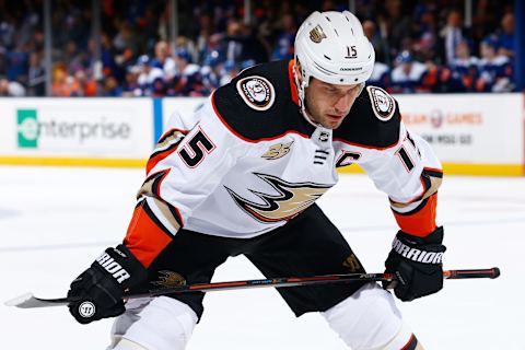 UNIONDALE, NY – JANUARY 20: Ryan Getzlaf #15 of the Anaheim Ducks skates against the New York Islanders at Nassau Veterans Memorial Coliseum on January 20, 2019, in Uniondale, New York. New York Islanders defeated the Anaheim Ducks 3-0 (Photo by Mike Stobe/NHLI via Getty Images)