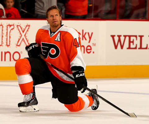 PHILADELPHIA, PA – SEPTEMBER 16: Kimmo Timonen #44 of the Philadelphia Flyers stretches before the game against the Washington Capitals at Wells Fargo Center on September 16, 2013 in Philadelphia, Pennsylvania. (Photo by Elsa/Getty Images)