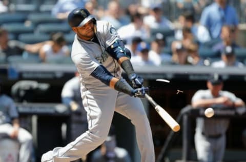 NEW YORK, NY – JUNE 21: Nelson Cruz #23 of the Seattle Mariners connects on a broken bat single in the sixth inning against the New York Yankees at Yankee Stadium on June 21, 2018 in the Bronx borough of New York City. (Photo by Jim McIsaac/Getty Images)